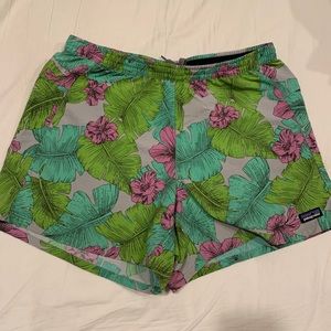 Women's Baggies Shorts - 5" Size Medium